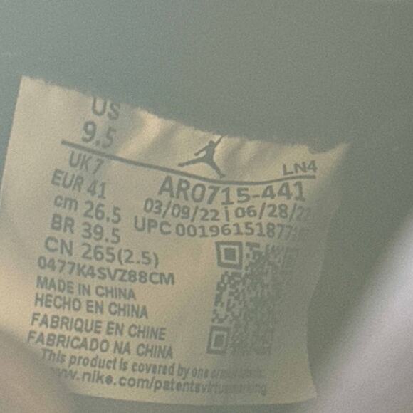 Size 9.5 - Wmns Air Jordan 11 Retro Midnight Navy Velvet Women's Shoes - Picture 7 of 10